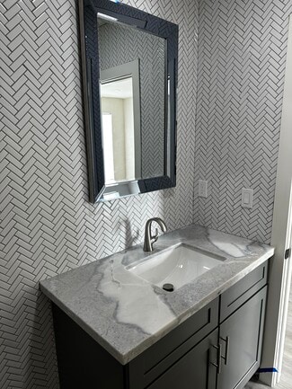 Phoenix, AZ Office/Retail - 332 E Thomas Rd