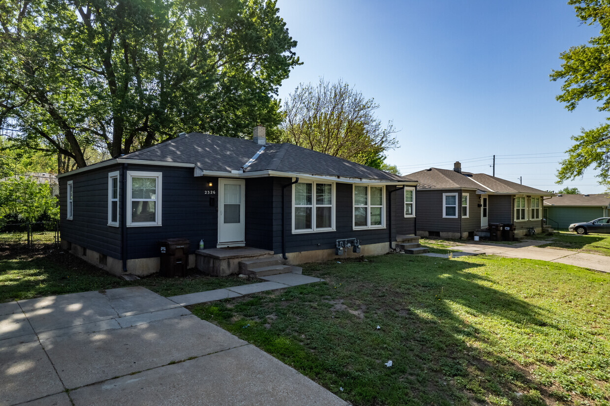 2302 S Broadview St, Wichita, KS for Sale