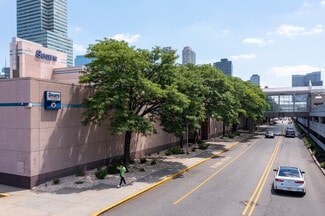 Jersey City, NJ Retail - 10 Mall Dr W