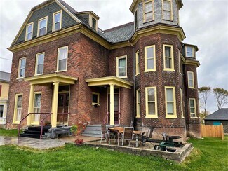 17 Genesee Park Plz  