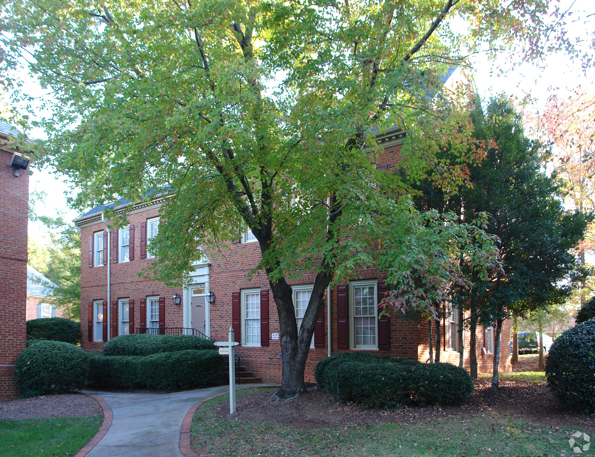 1081 Cambridge Sq, Alpharetta, GA for Rent