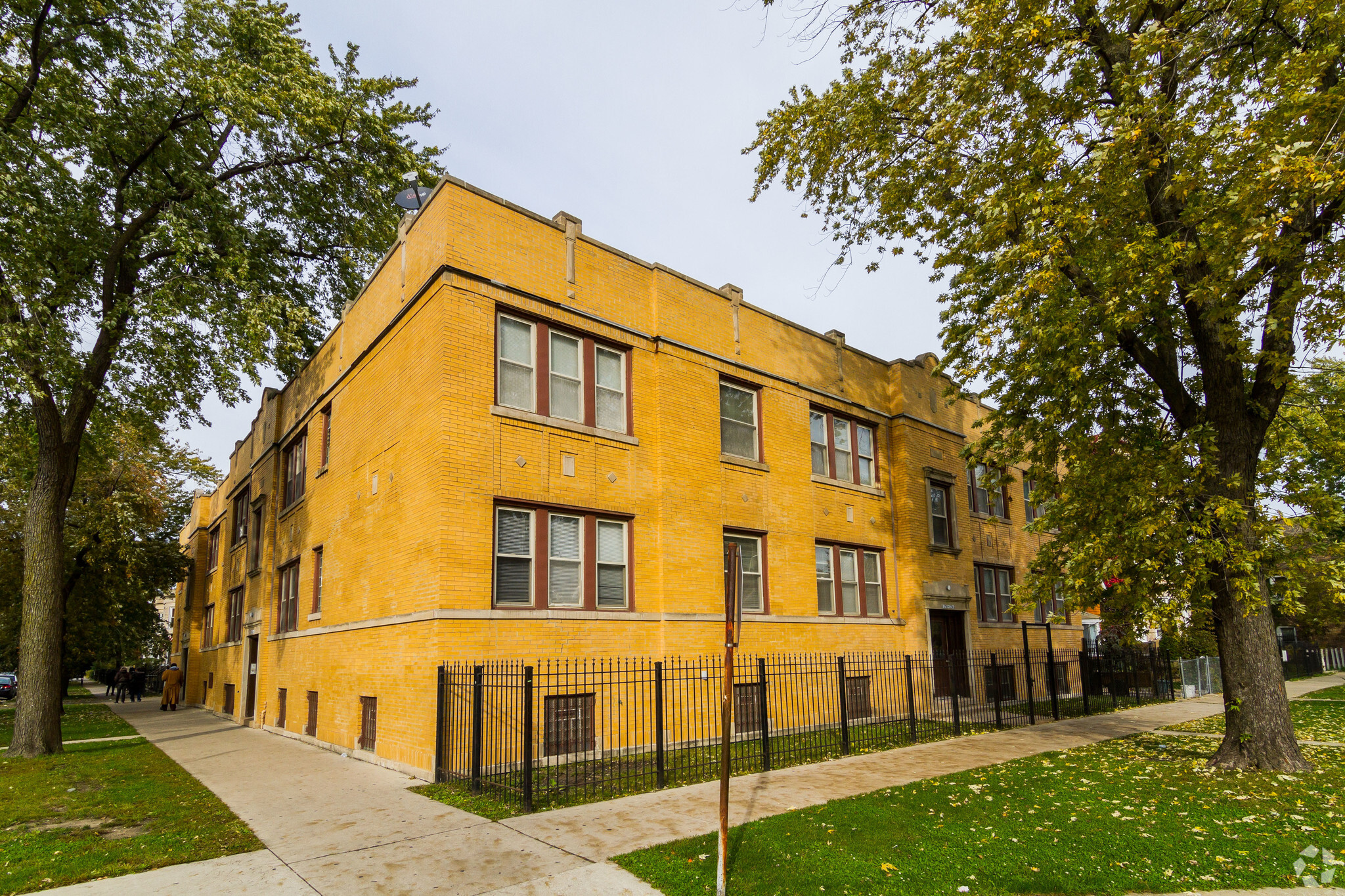 3752 W Huron St, Chicago, IL for Sale