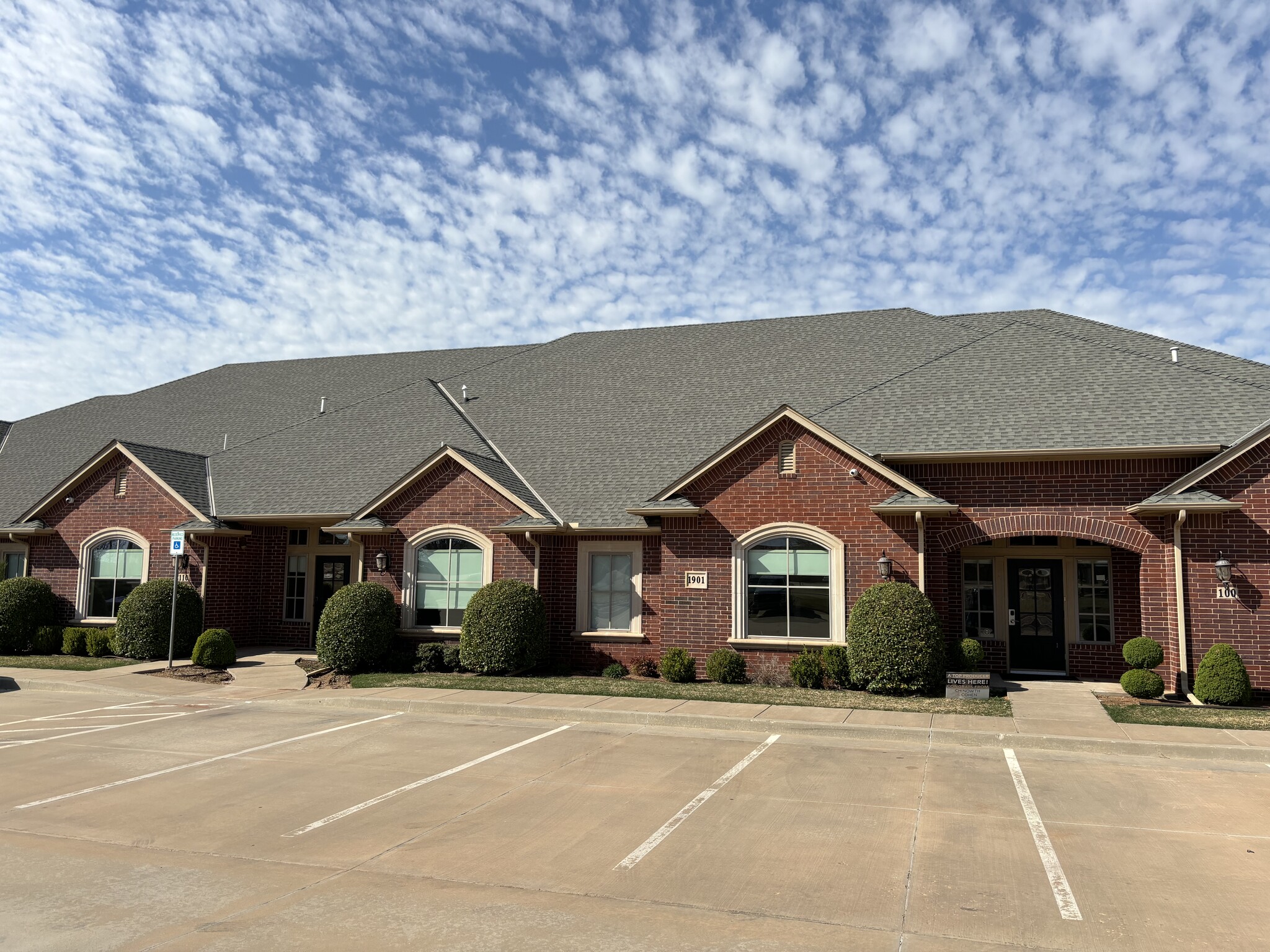 1961 W 33rd St, Edmond, OK for Rent