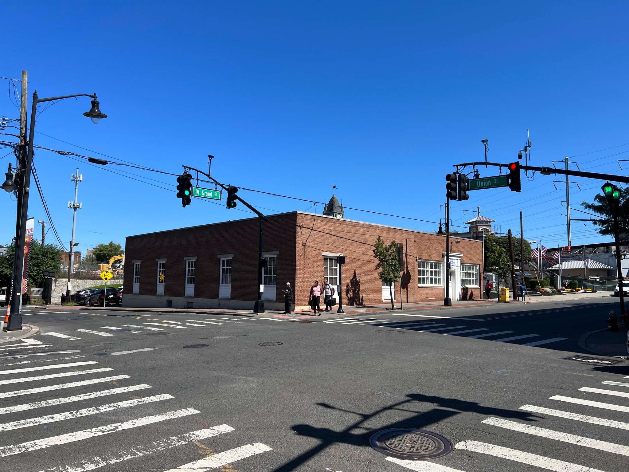 33 W Grand St, Elizabeth, NJ for Rent