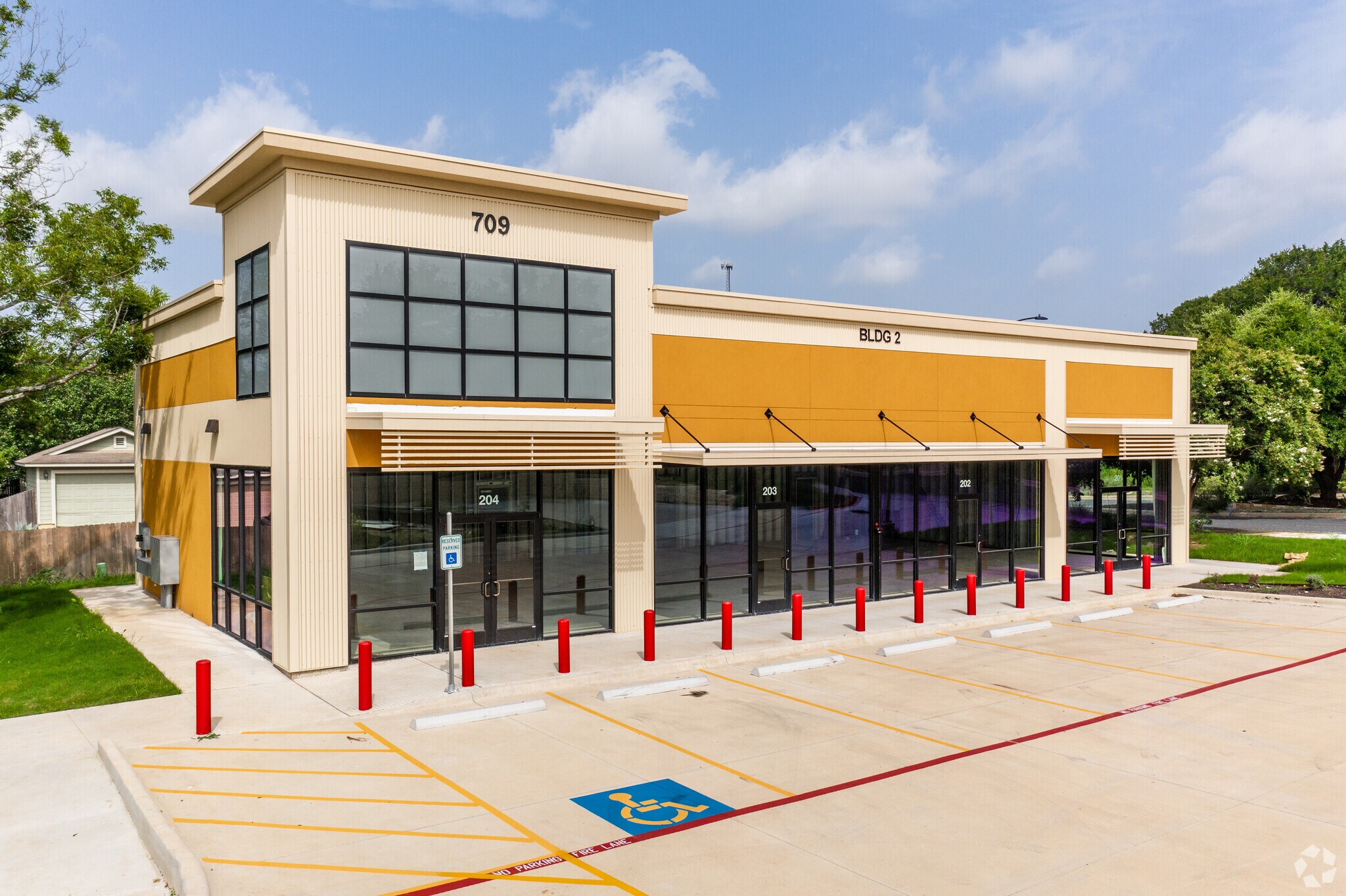709 E Slaughter Ln Austin, TX 78744 Shopping Center Property for