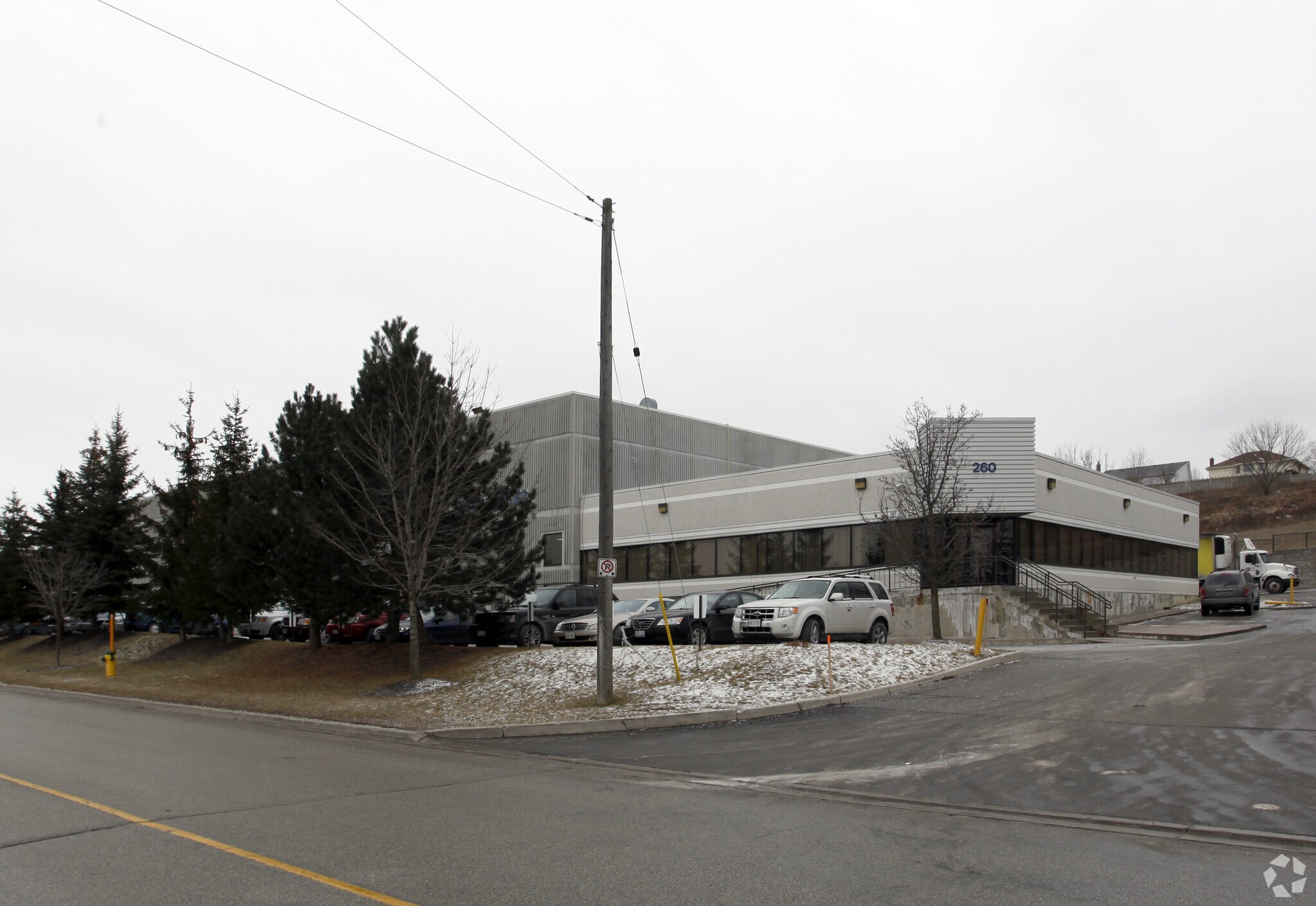 260 Industrial Pky N, Aurora, ON for Rent