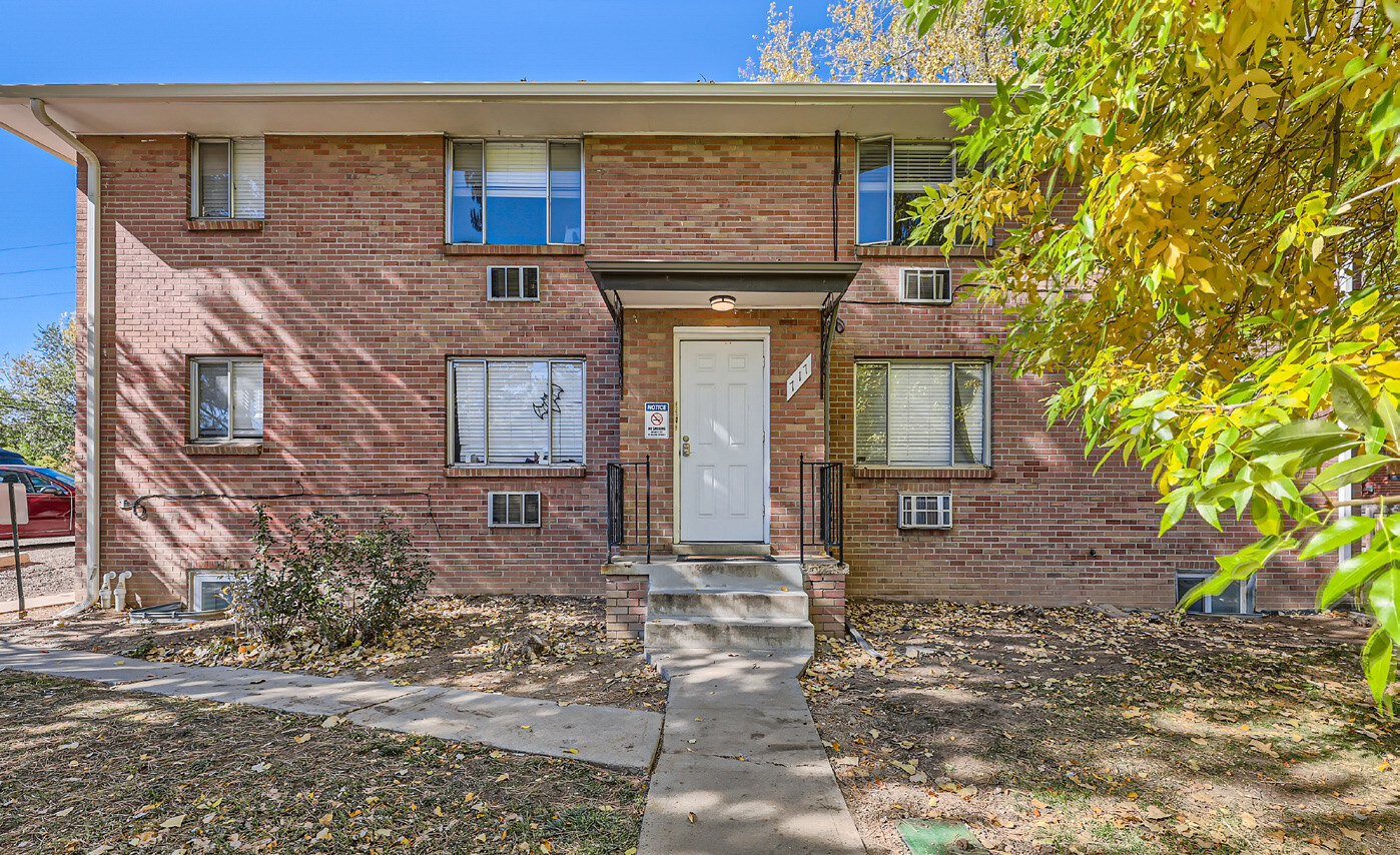 717 Oak St, Lakewood, CO for Sale