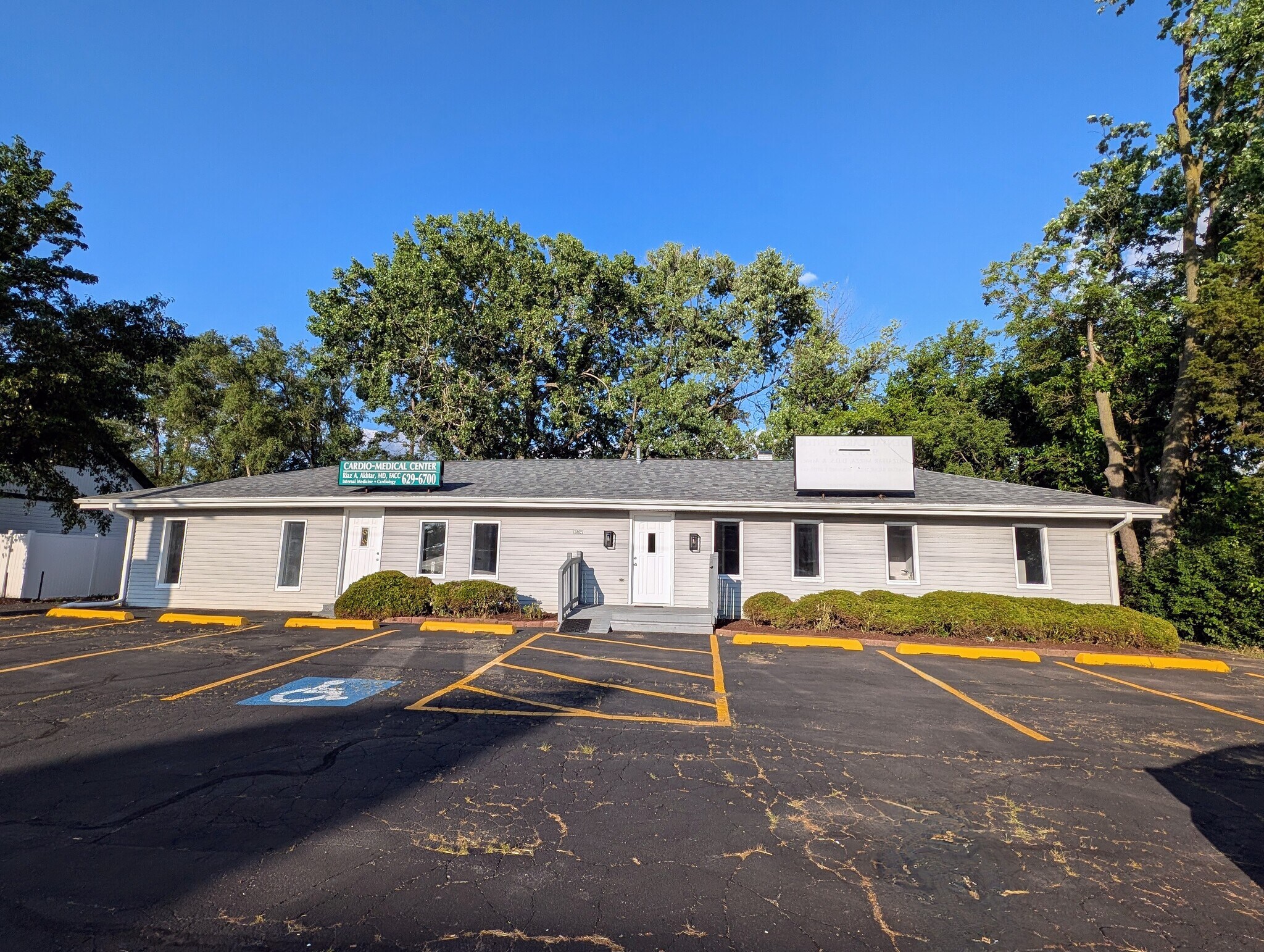 1S085 Summit Ave, Oakbrook Terrace, IL for Rent