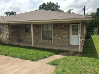 Cedar Hill, TX Apartments - 1104 Suburban St