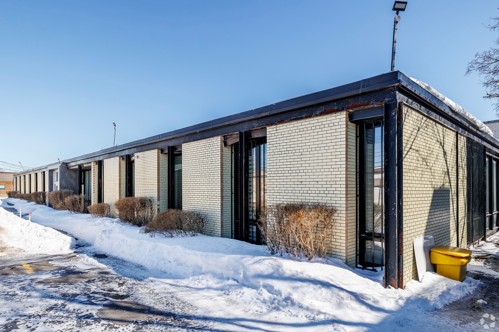 5660 Rue Ferrier, Mont-Royal, QC for Rent