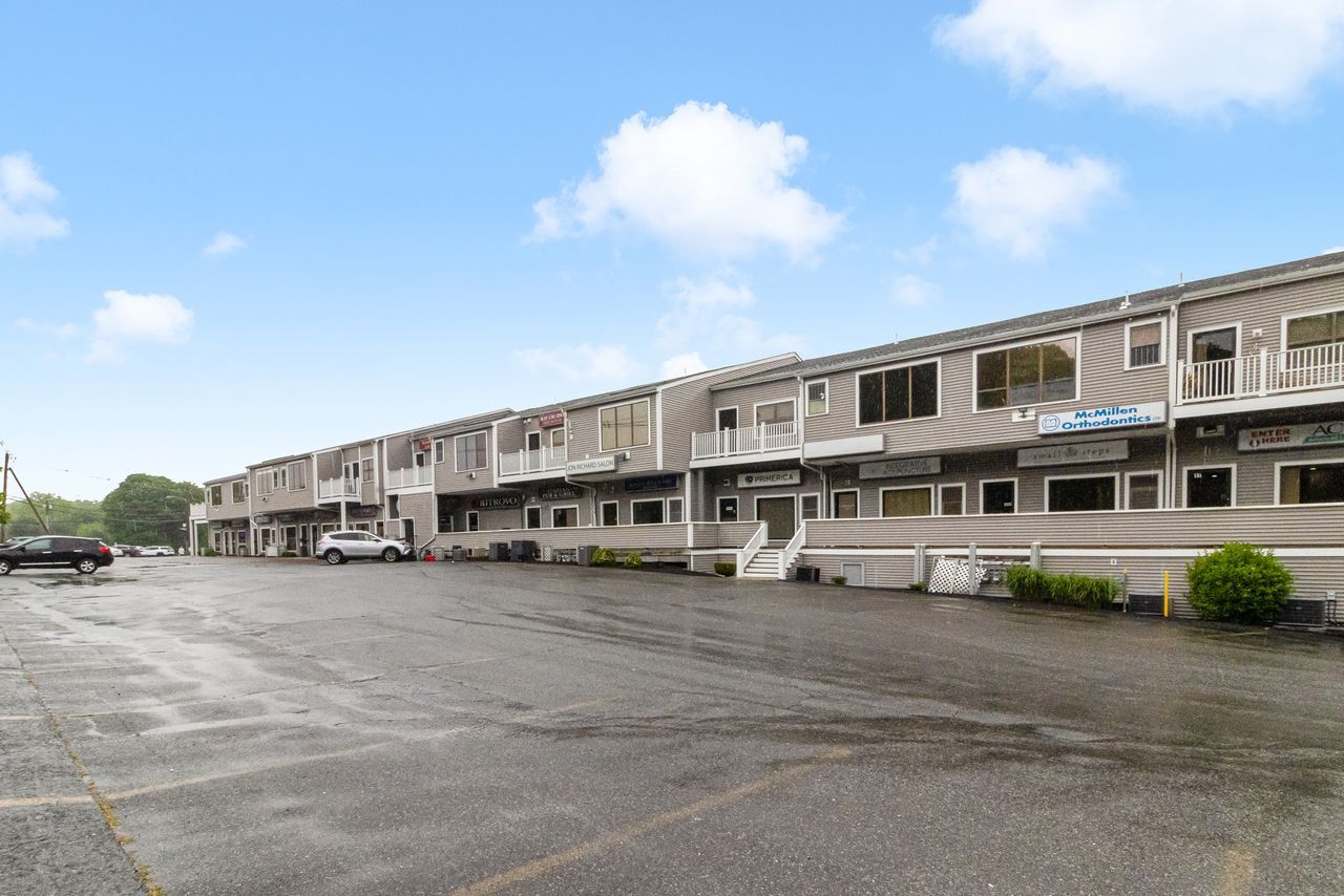 1050 Main St, East Greenwich, RI for Sale