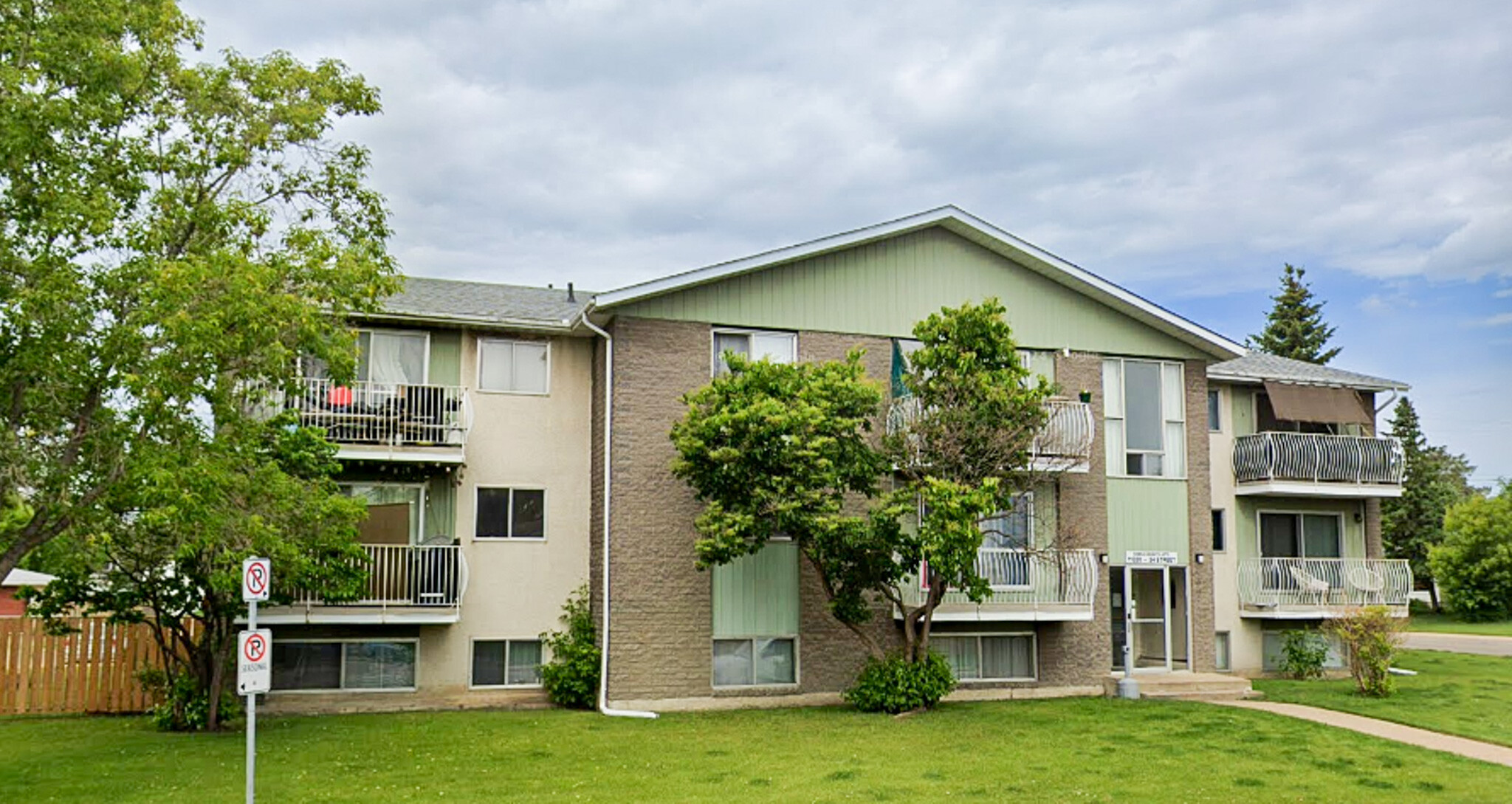 11320 34th St NW, Edmonton, AB for Sale