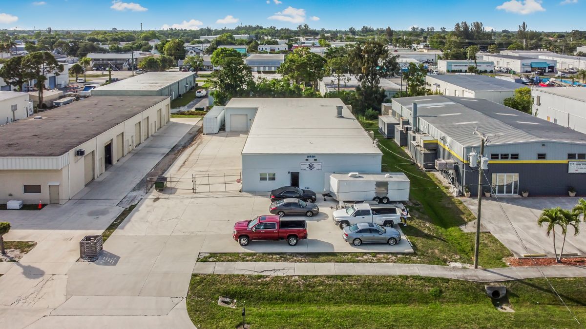 3231 SE Slater St, Stuart, FL for Sale