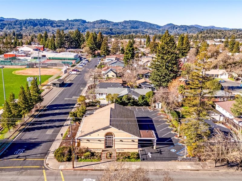 1105 University St, Healdsburg, CA for Sale