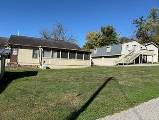 Bloomington, IN Apartments - 1016 W Country Club Dr