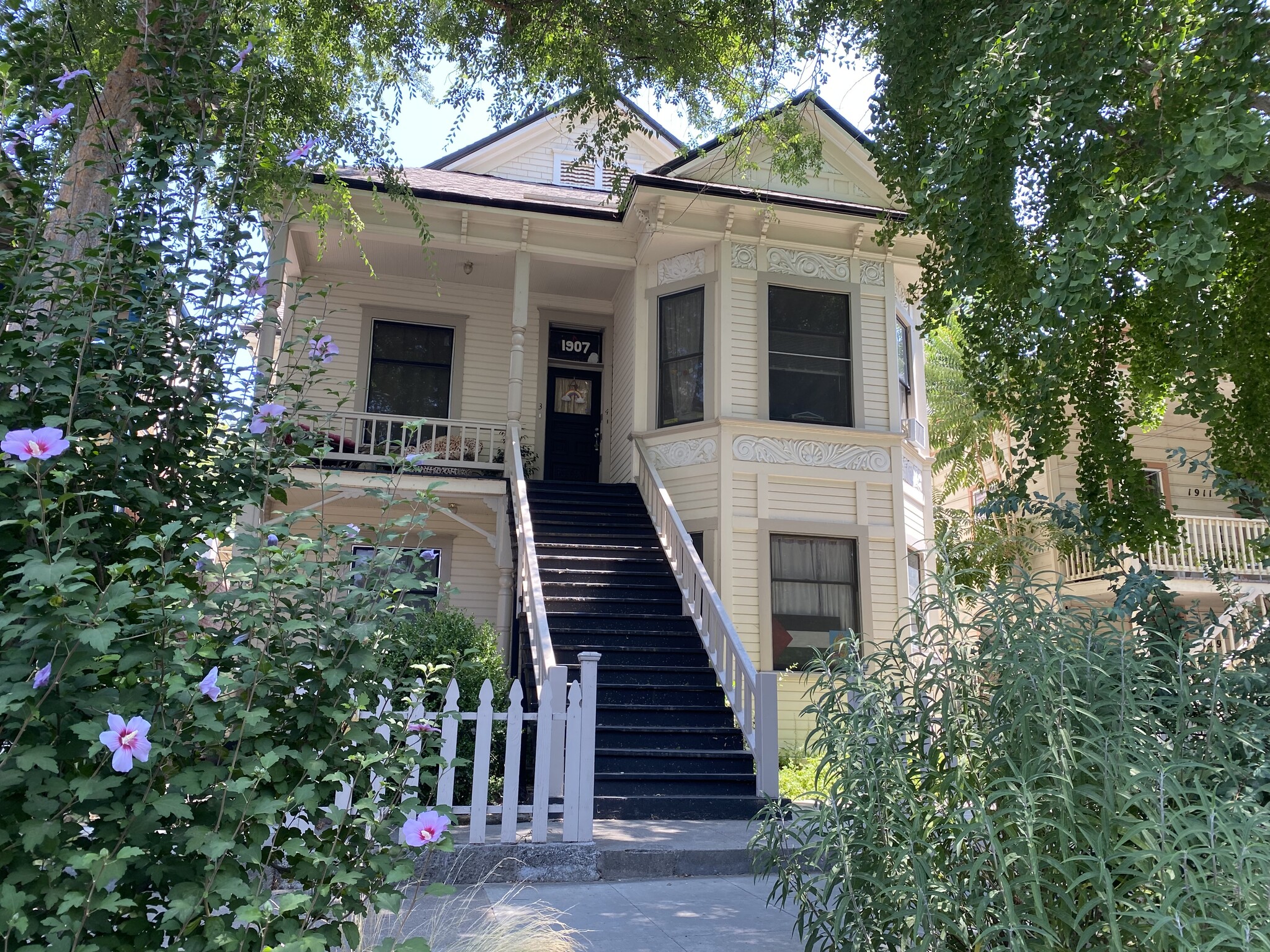 1905 10th St, Sacramento, CA for Sale