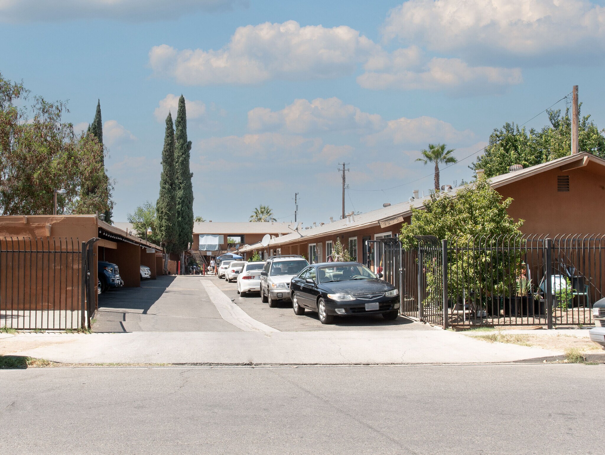 1275 N 8th St, Fresno, CA for Sale