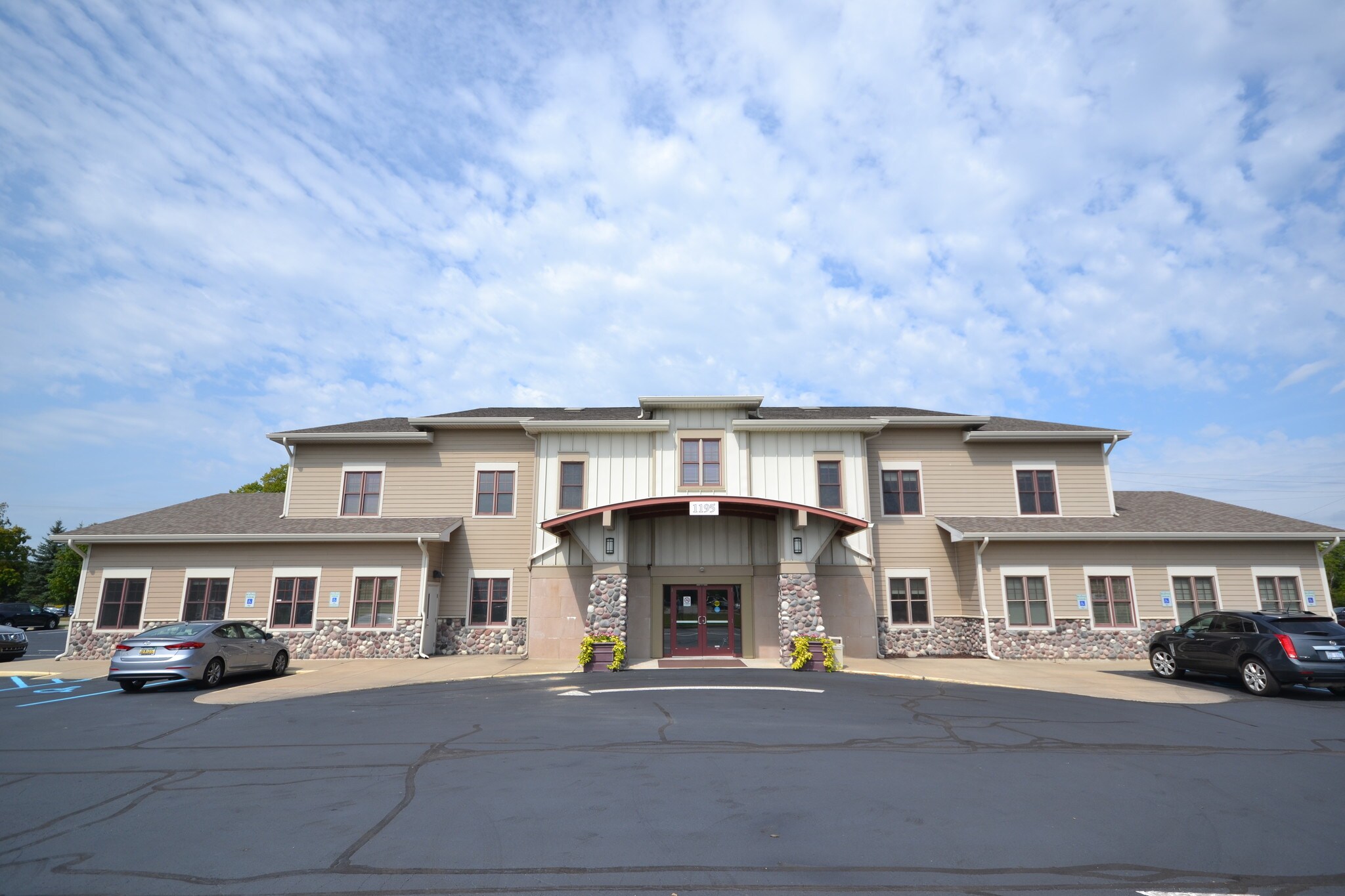 1195 Wilson Ave NW, Grand Rapids, MI for Rent