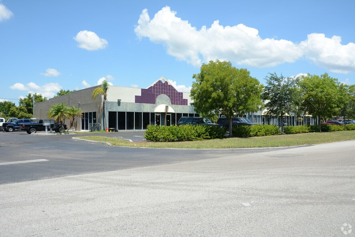 8241-8259 Business Park Dr, Port Saint Lucie, FL for Rent