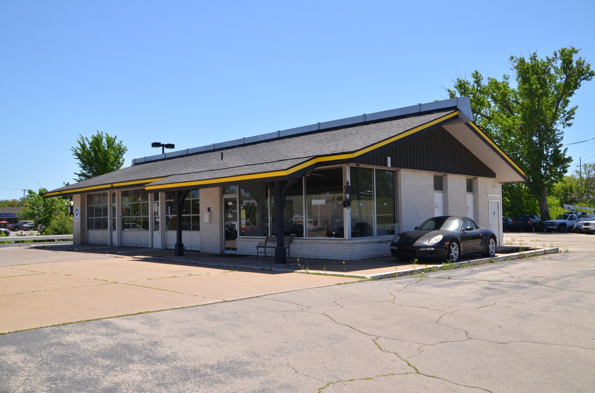 1945 42nd St NE, Cedar Rapids, IA for Sale