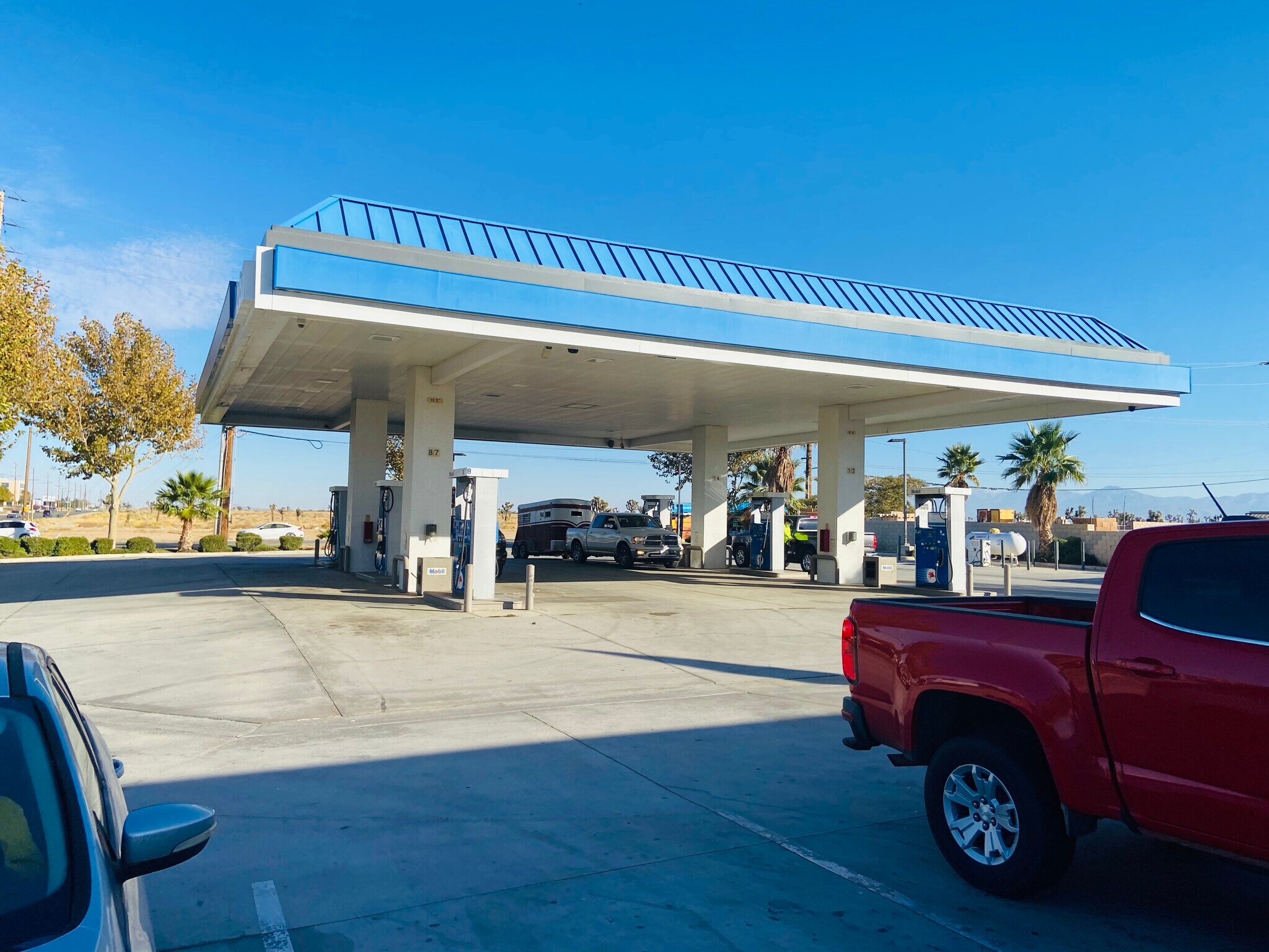 1020 W Columbia Way, Lancaster, CA for Sale