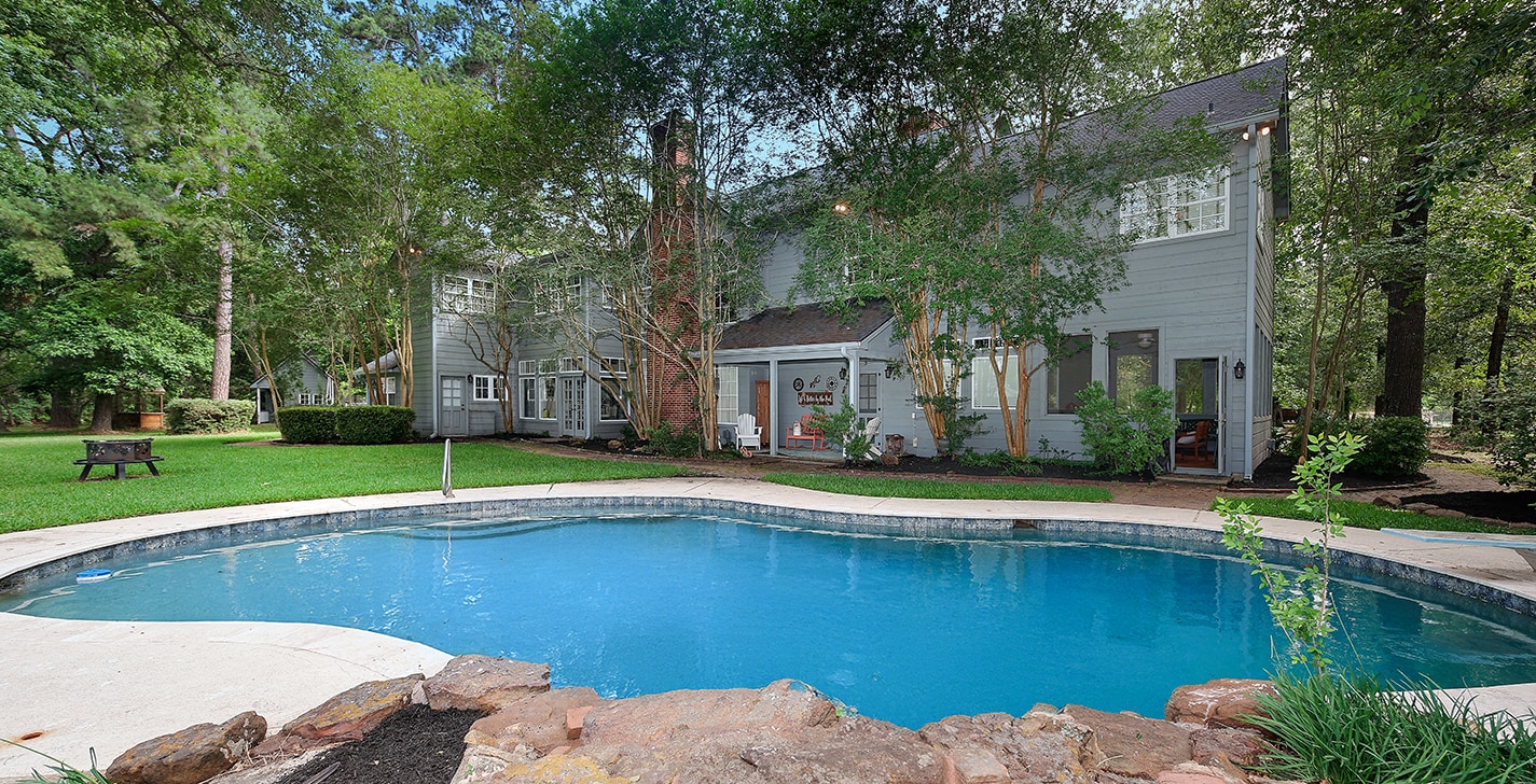 15598 Bedford Ln, Conroe, TX for Sale