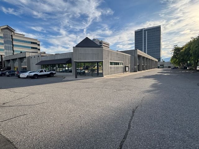 1850 Kirschner Rd, Kelowna, BC for Rent
