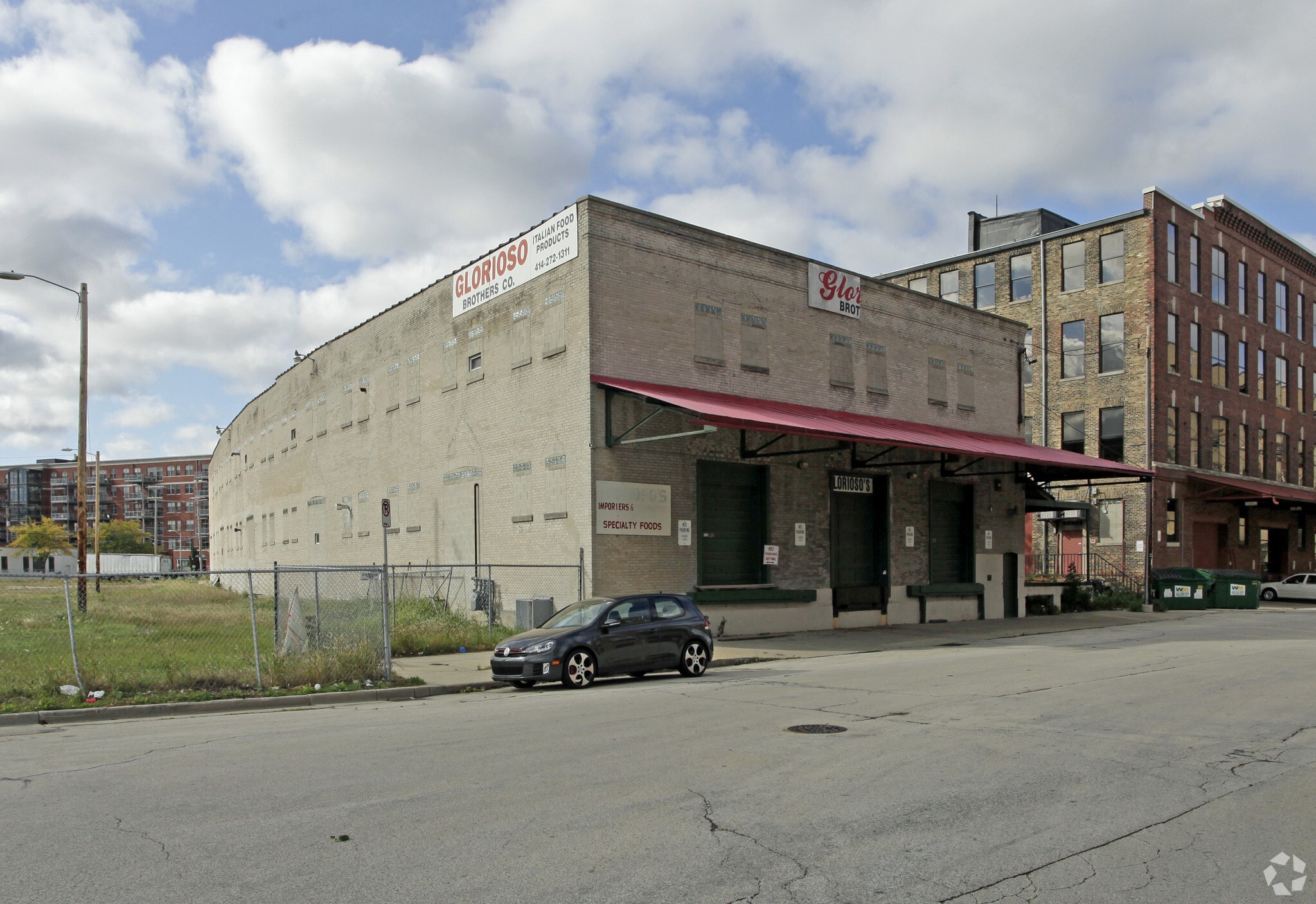 521 E Corcoran Ave, Milwaukee, WI for Sale