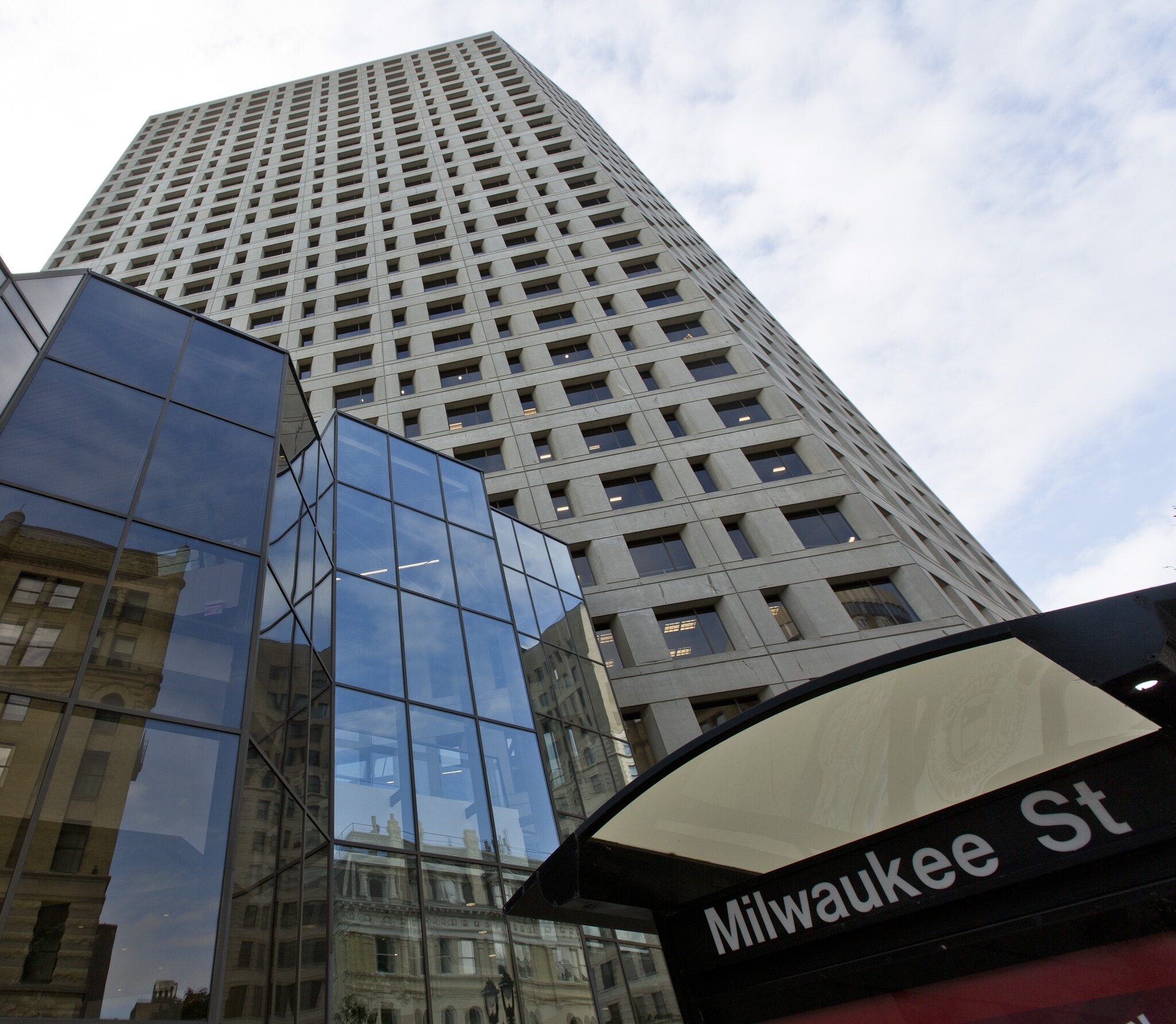 411 E Wisconsin Ave, Milwaukee, WI for Rent