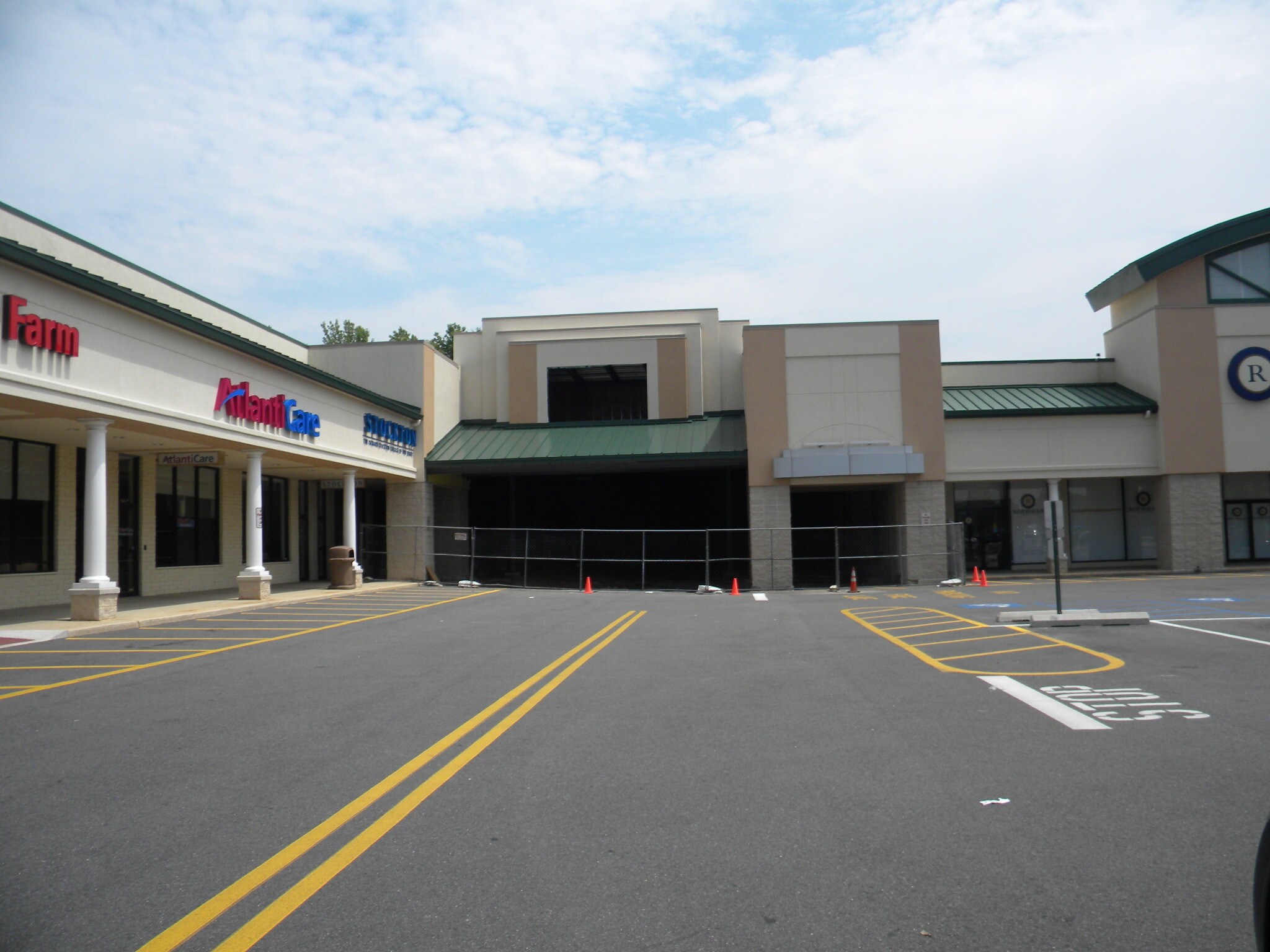 712 E Bay Ave Manahawkin, NJ 08050 Retail Property for Lease on