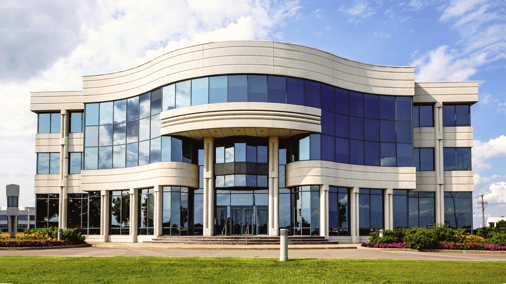 8585 Rte Transcanadienne, Montréal, QC for Rent