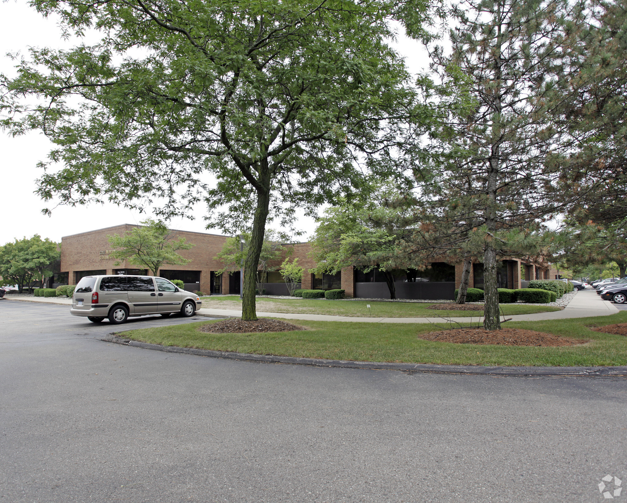 33125-33145 Schoolcraft Rd, Livonia, MI for Rent