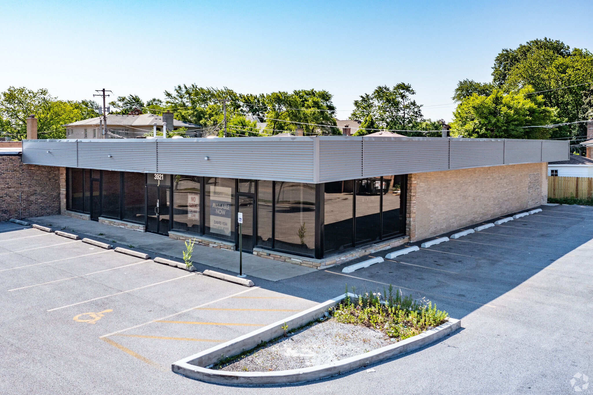 3921-3925 W Touhy Ave, Lincolnwood, IL for Sale