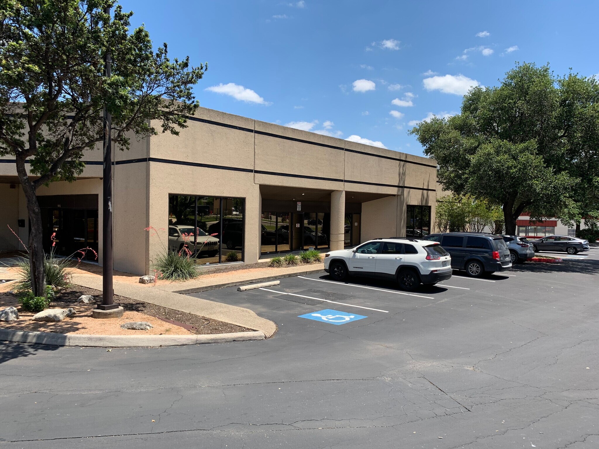 459-599 Spencer Ln, San Antonio, TX for Rent