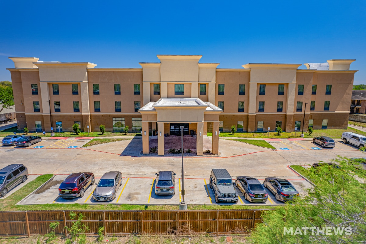 301 S Hall St, Beeville, TX for Sale