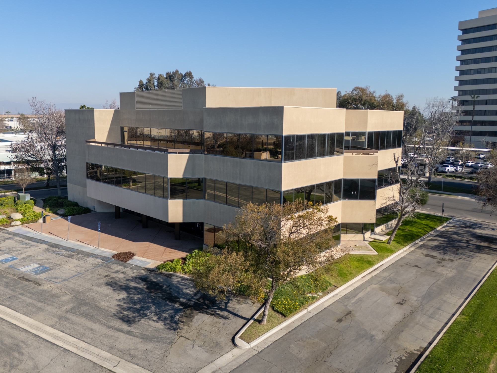 901 Tower Way, Bakersfield, CA for Sale