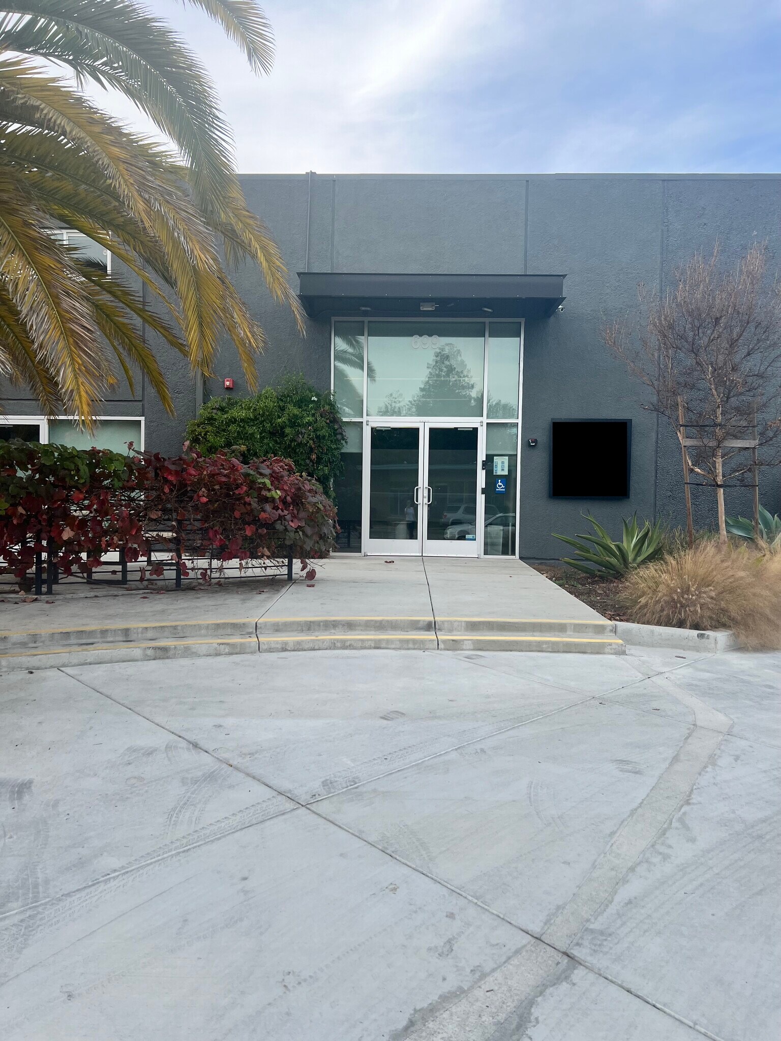 693-699 Veterans Blvd, Redwood City, CA for Rent