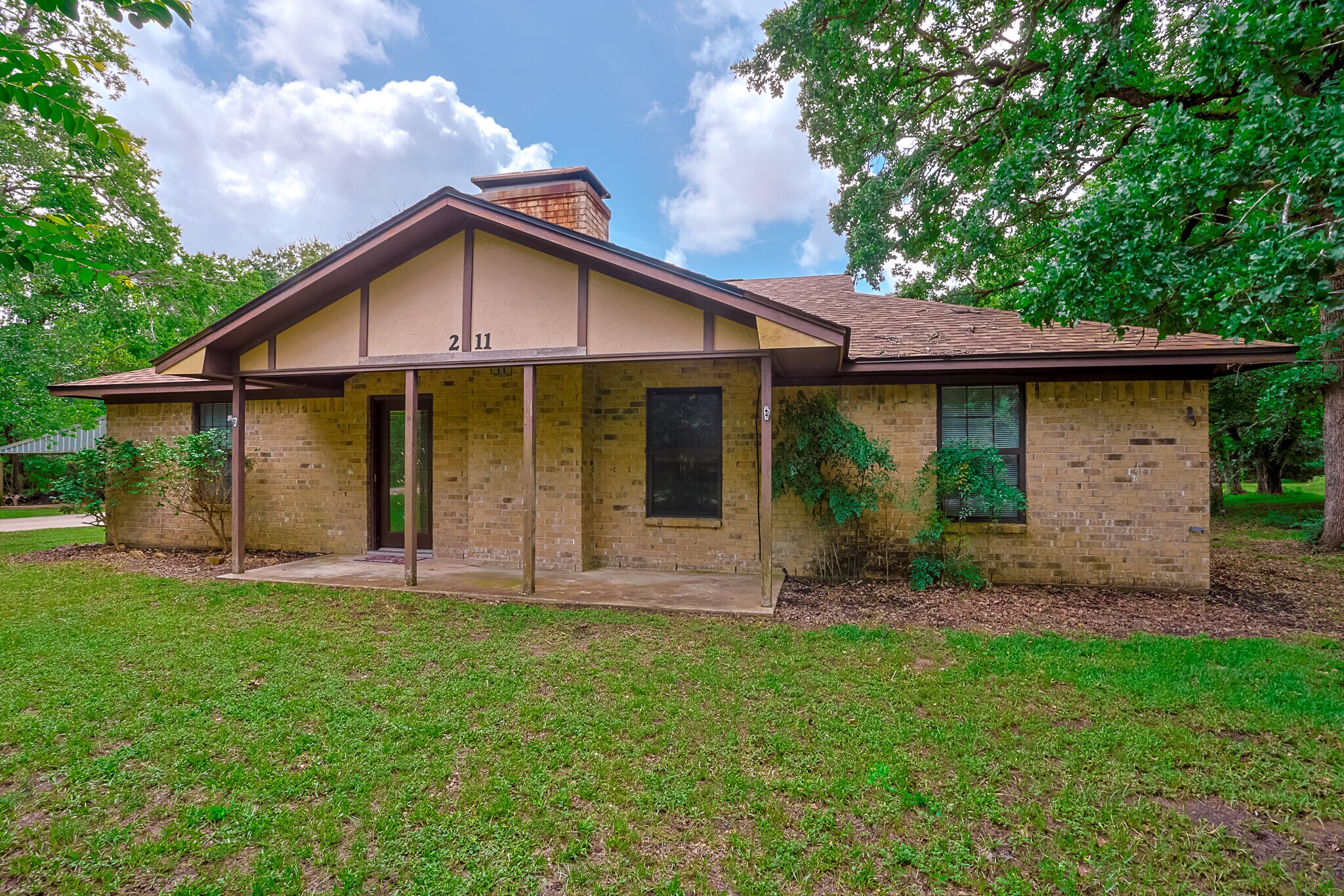 211 Brantley Ln, Magnolia, TX for Sale