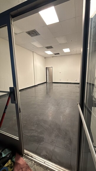 Compton, CA Retail - 909 S Central Ave