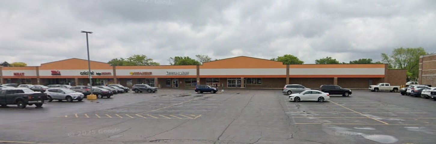 913 E Irving Park Rd, Streamwood, IL for Rent