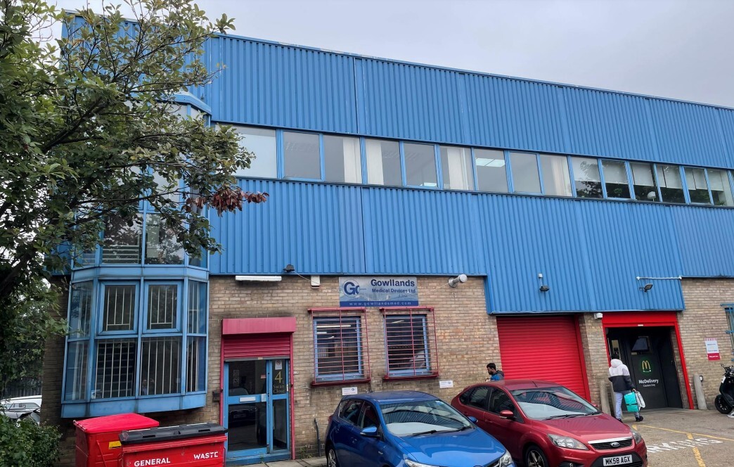 4 Swan Clos, Croydon, LND for Sale