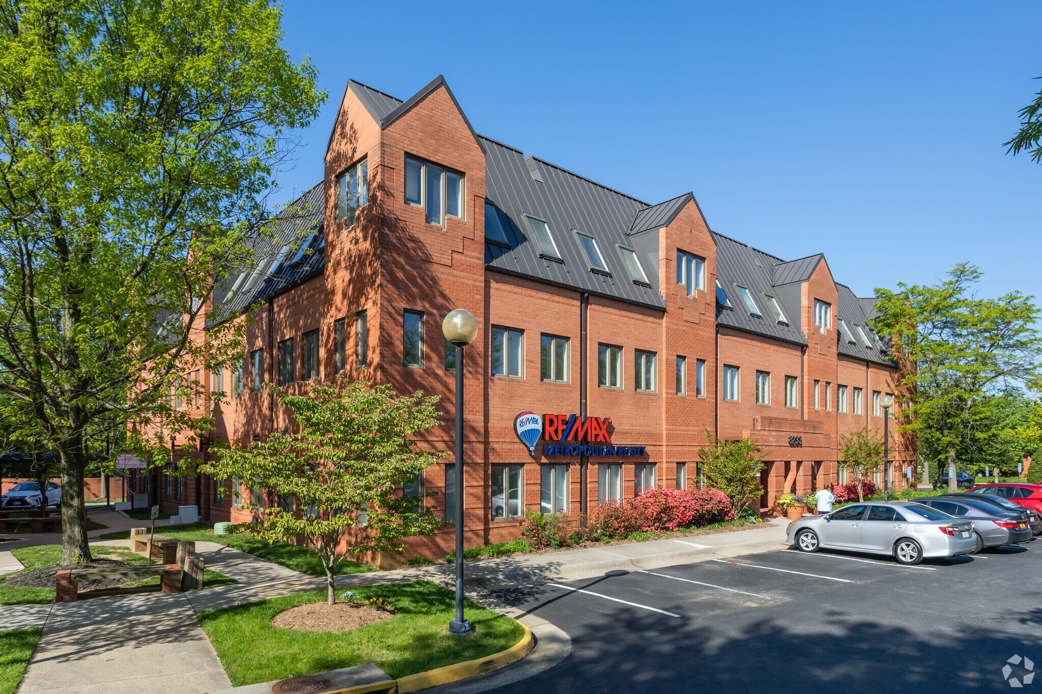 8233 Old Courthouse Rd Tysons Corner, VA 22182 Office Property for