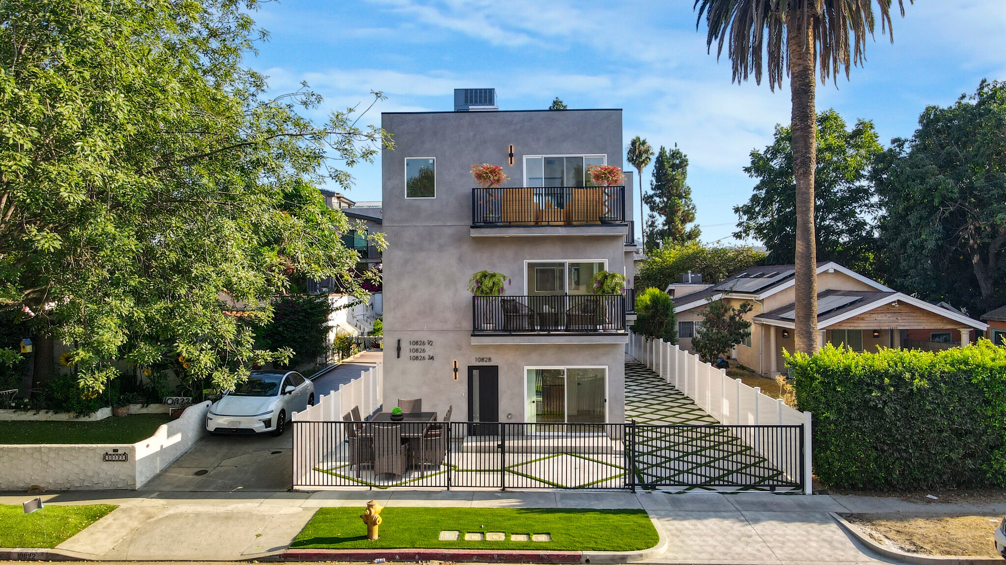 10828 Hesby St, North Hollywood, CA for Sale