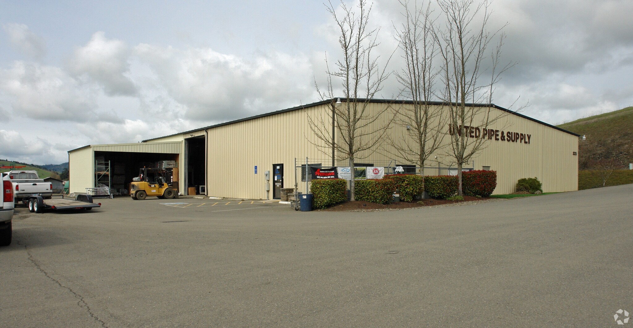325 E Happy Valley Rd, Roseburg, OR for Rent
