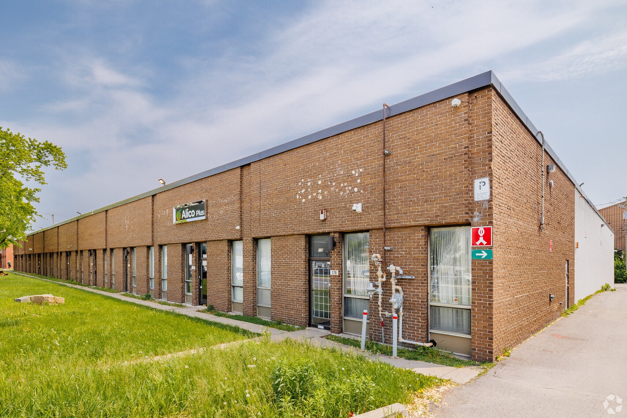 160-178 Rue Benjamin-Hudon, Montréal, QC for Rent