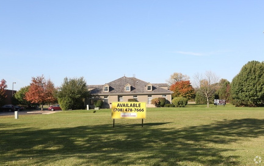 330 Division Dr, Sugar Grove, IL for Rent
