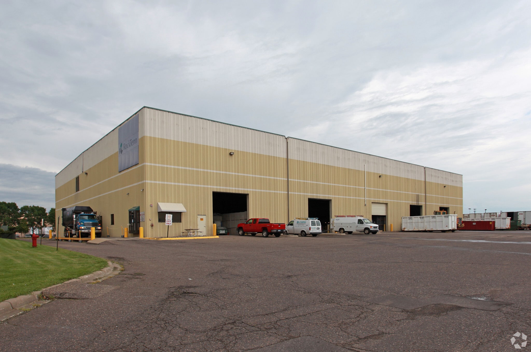 8700 N Valley Forge Ln, Osseo, MN for Sale