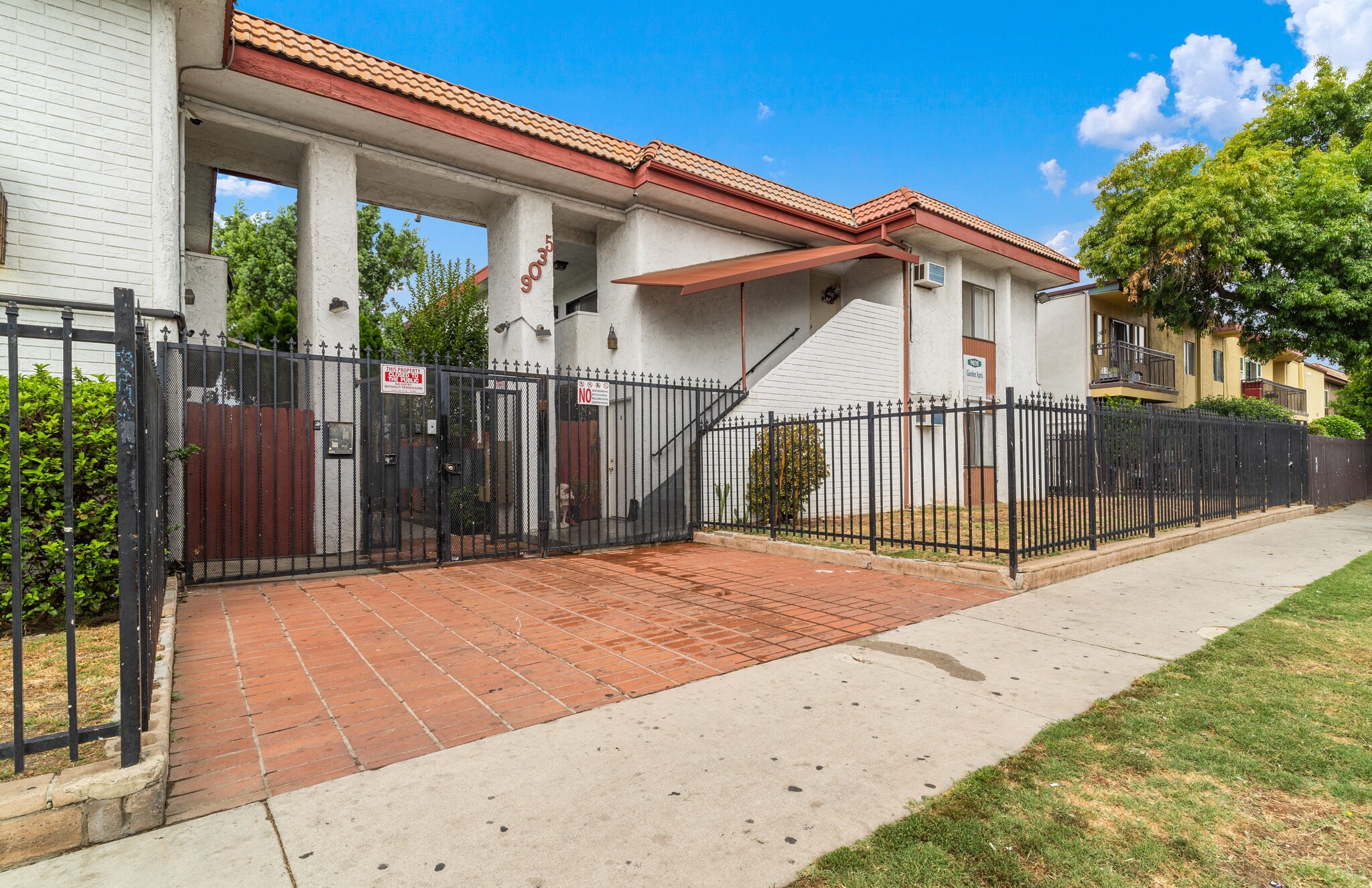 9035 Cedros Ave, Panorama City, CA for Sale
