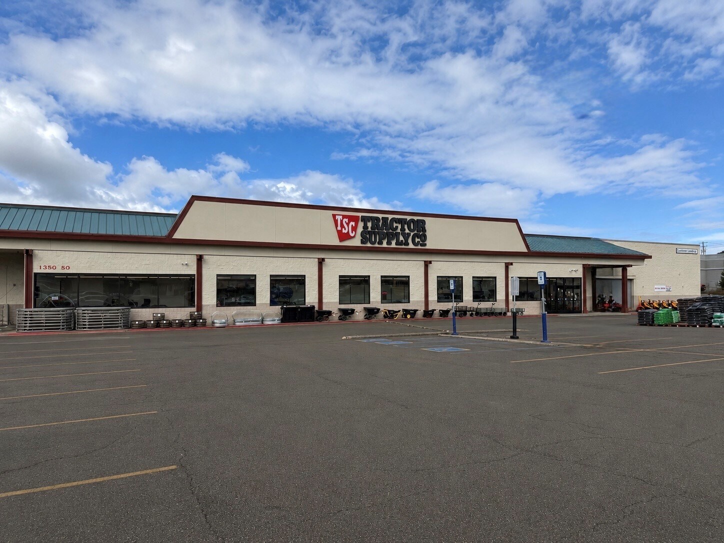 1350-24 to 30 NE Stephens St, Roseburg, OR for Rent