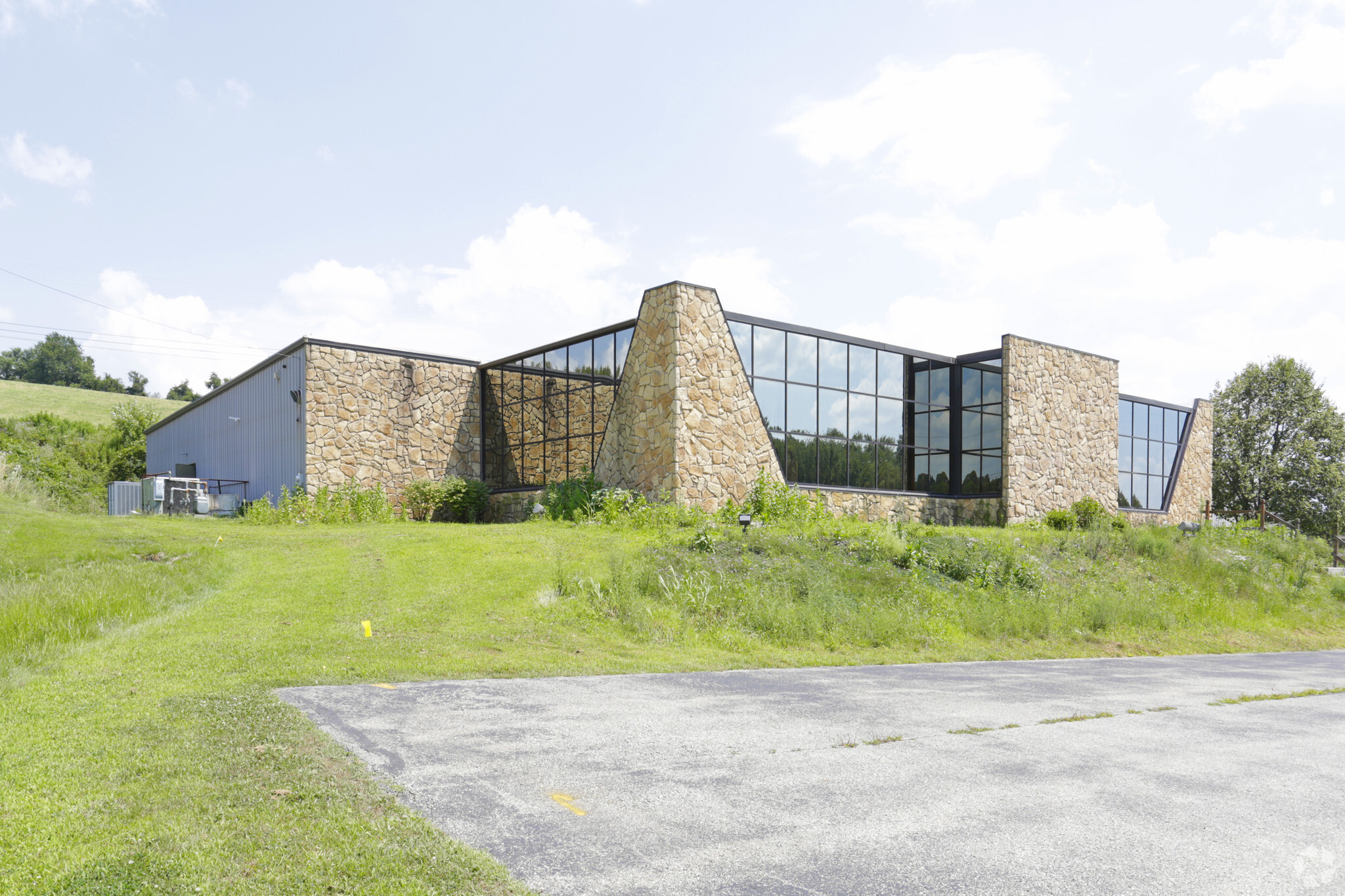 1538 Arona Rd, Irwin, PA for Rent